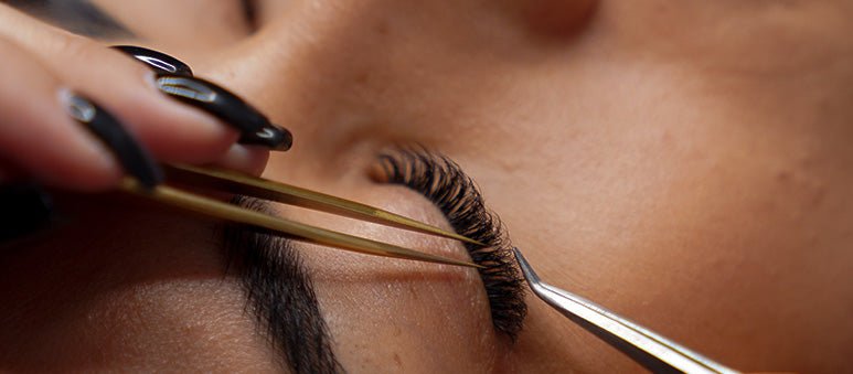 How To Correctly Hold Professional Lash Extension Tweezers - eslashes
