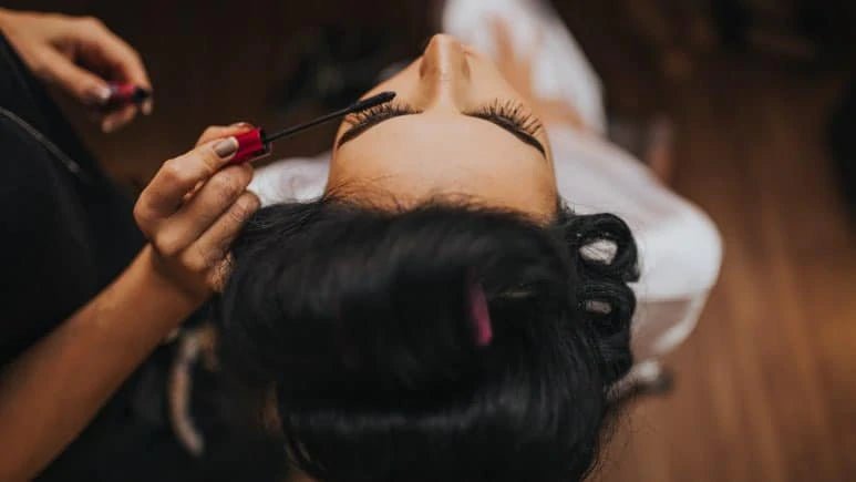 How To Get Certified as a Lash Technician - eslashes
